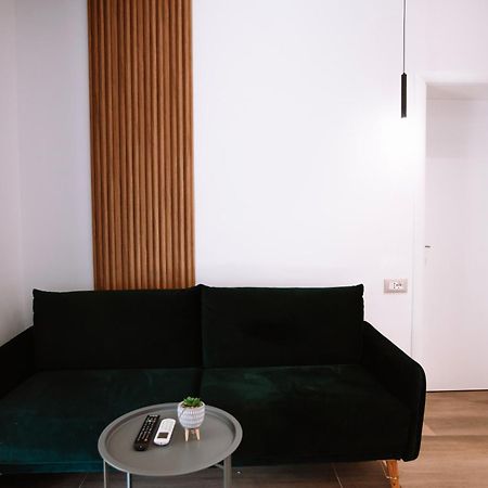 Barrikada Str Modern Apartments - The Nest 地拉那 外观 照片