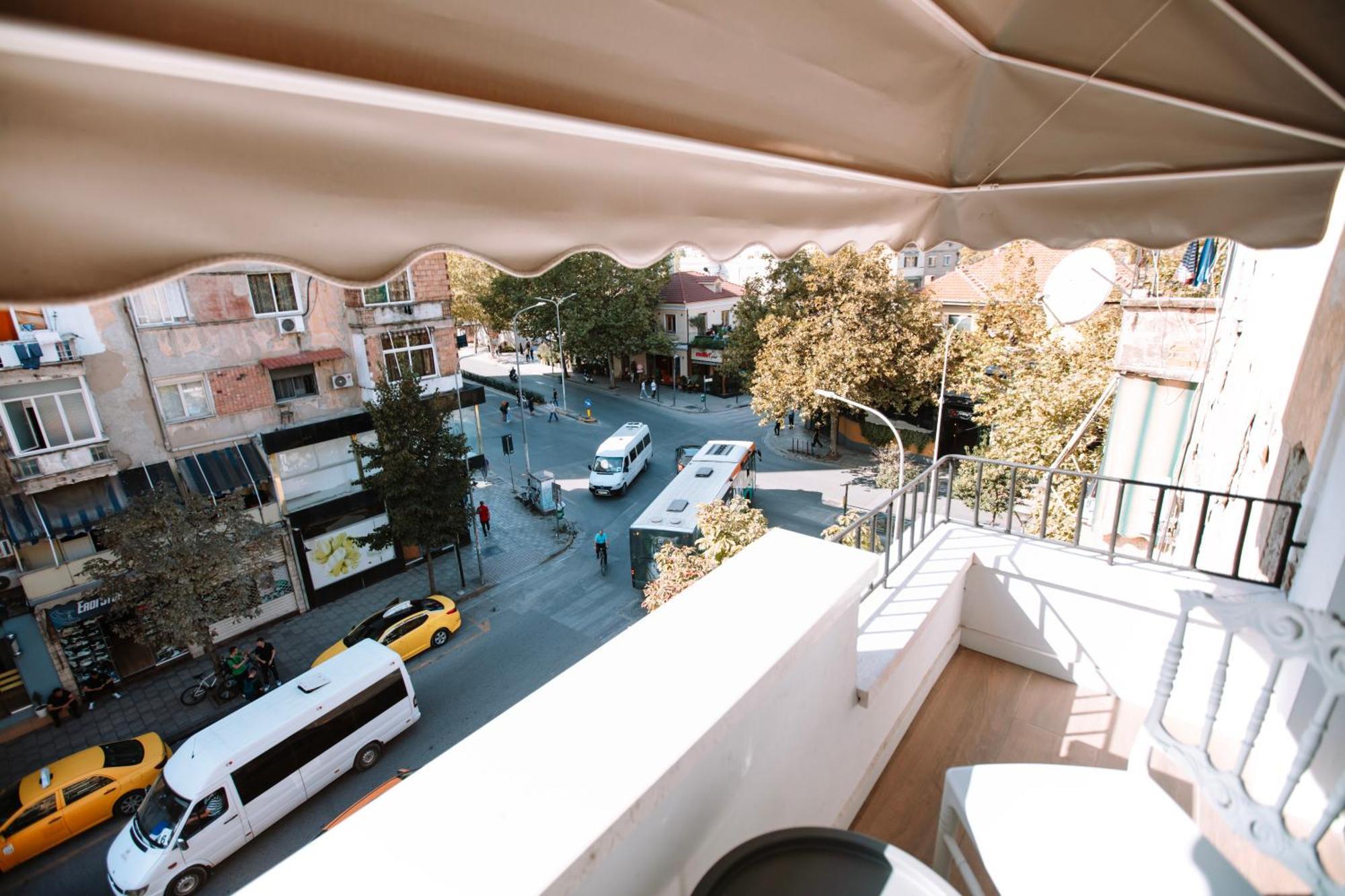Barrikada Str Modern Apartments - The Nest 地拉那 外观 照片